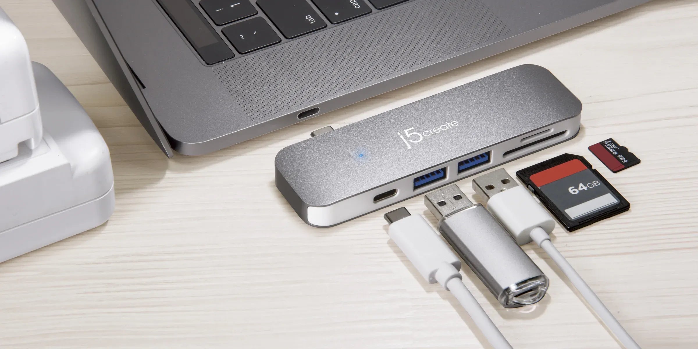 JCD388 - USB-C UltraDrive Mini Dock